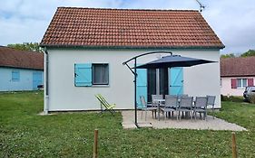 La Maison Bleu Du Lac De Celine